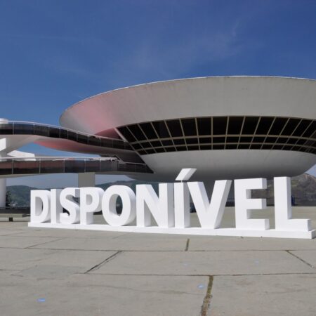 Leandra Espírito Santo 16 18